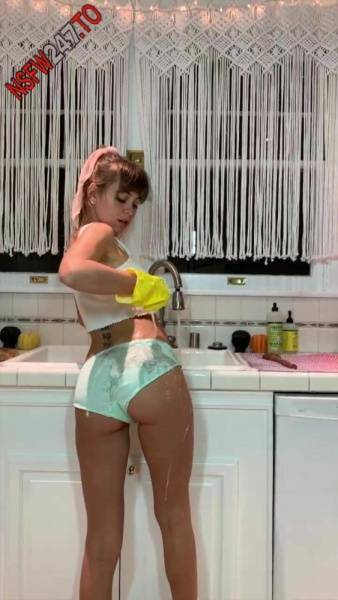 Riley Reid washing dishes and not only dishes onlyfans porn videos on dochick.com