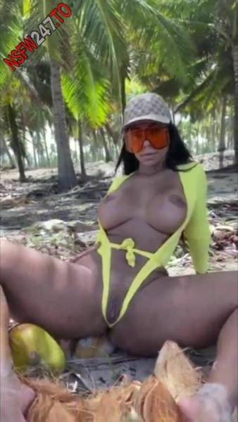 Valentina Ferraz outdoor naked onlyfans porn videos on dochick.com