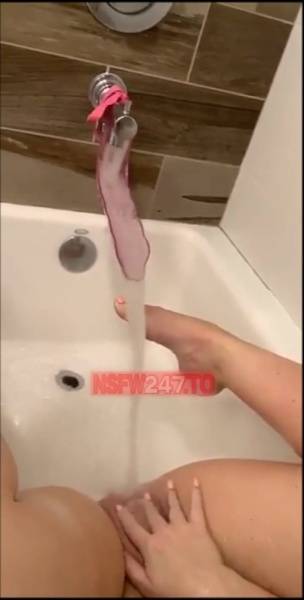 Maddy Oreilly bathtub water pleasure snapchat premium xxx porn videos on dochick.com