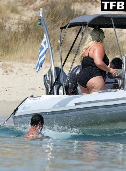 Gemma Collins Flashes Her Nude Boobs on the Greek Island of Mykonos - Greece on dochick.com