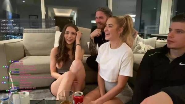 Cute Teens Boob Falls Out Of Her Dress Live On Twitch on dochick.com