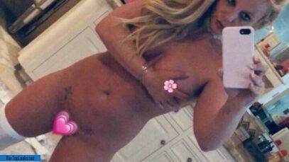 Hot Top Britney Spears Naked Photos on dochick.com
