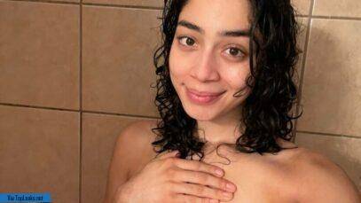 Alluringliyah Youtube Nude Influencer Onlyfans Leaked on dochick.com