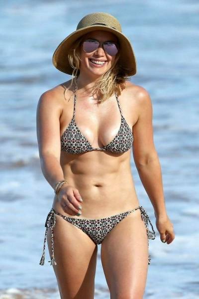 Hilary Duff Paparazzi Bikini Beach Set Leaked - Usa on dochick.com