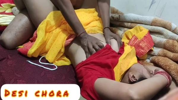 Desi Bhabhi With Sari Fuck With Me - India on dochick.com
