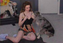 Amouranth Pussy Slip Leaked Twitch Stream Video on dochick.com