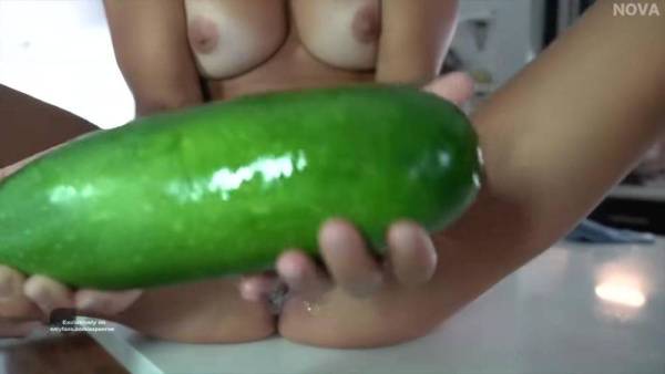Aspen Rae Nude Vegetable Masturbation OnlyFans Video Leaked on dochick.com