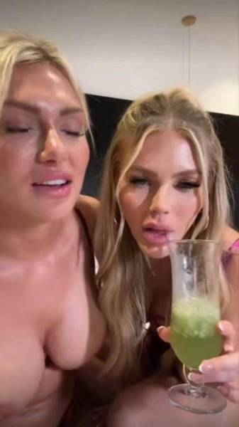 ScarlettKissesXO Nude Lesbian Livestream OnlyFans Video Leaked on dochick.com