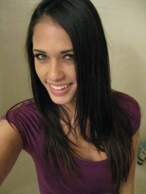 Skinny girl Tiffany Thompson takes nude selfies in a bathroom mirror on dochick.com