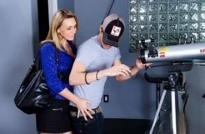 British cougar Tanya Tate seduces a young man while he is watching the stars - Britain on dochick.com