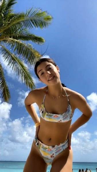 Charli D 19Amelio Sexy Beach Bikini Dance Video Leaked - Usa on dochick.com