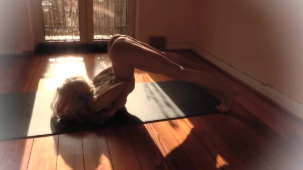 Yoga flocke nude yoga warm up yoga youtuber patreon leak xxx premium porn videos on dochick.com