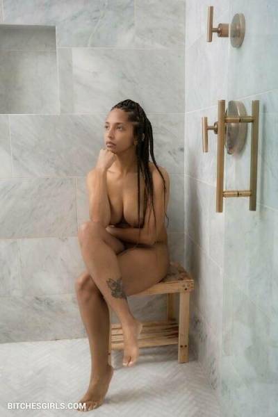 Domi Versailles Nude - Nude Videos on dochick.com
