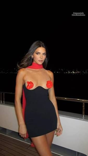 Kendall Jenner Pasties Dress Candid Video Leaked - Usa on dochick.com