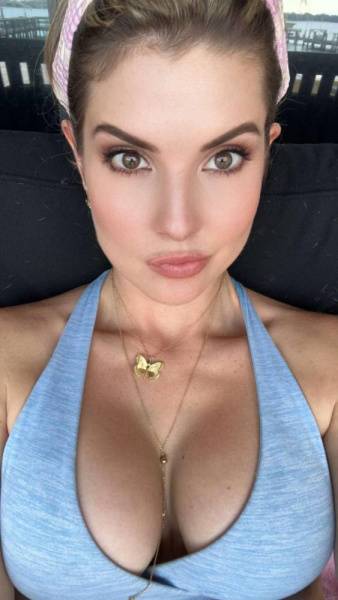 Amanda Cerny Sexy Boobs Cleavage Onlyfans Set Leaked - Usa on dochick.com