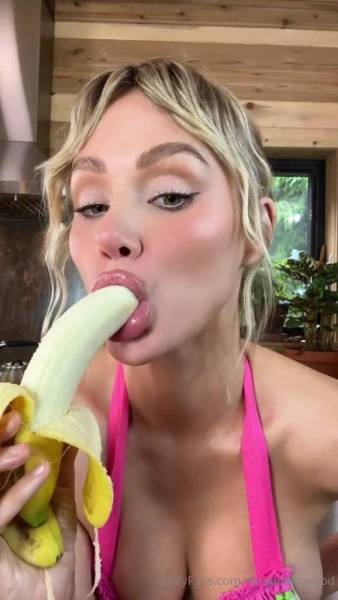 Sara Jean Underwood Banana Blowjob OnlyFans Video Leaked - Usa on dochick.com